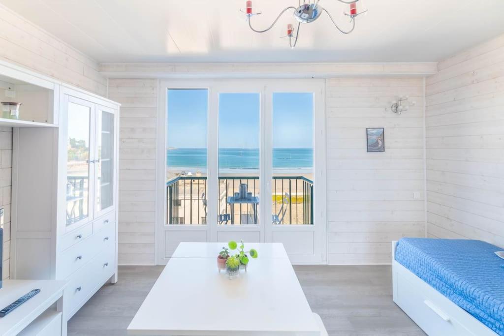 Centre Belle Vue Apartment Dinard